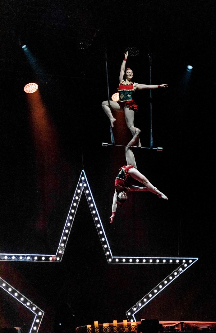 a magical cirque christmas syracuse review